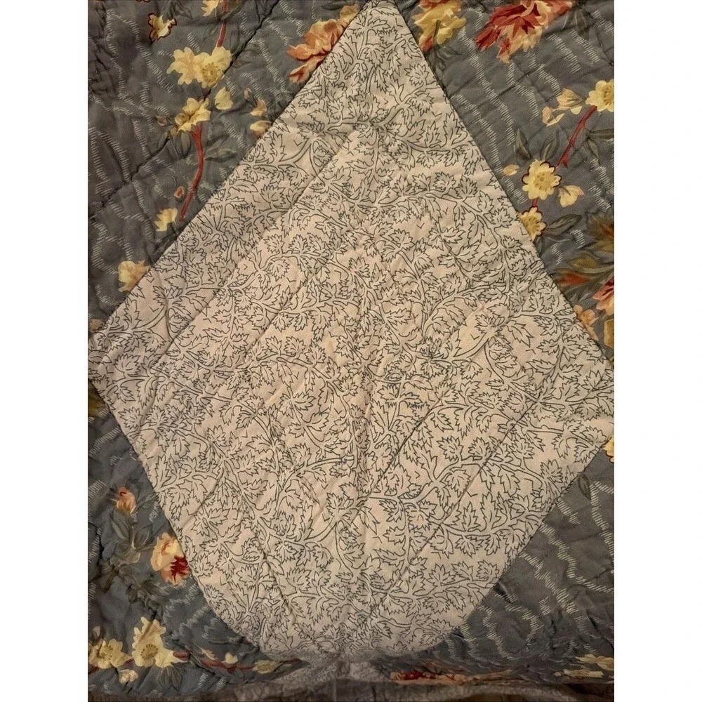 Vintage Impression King Quilt Cottage/Granny Core, floral 96”x104”. Good Cond!